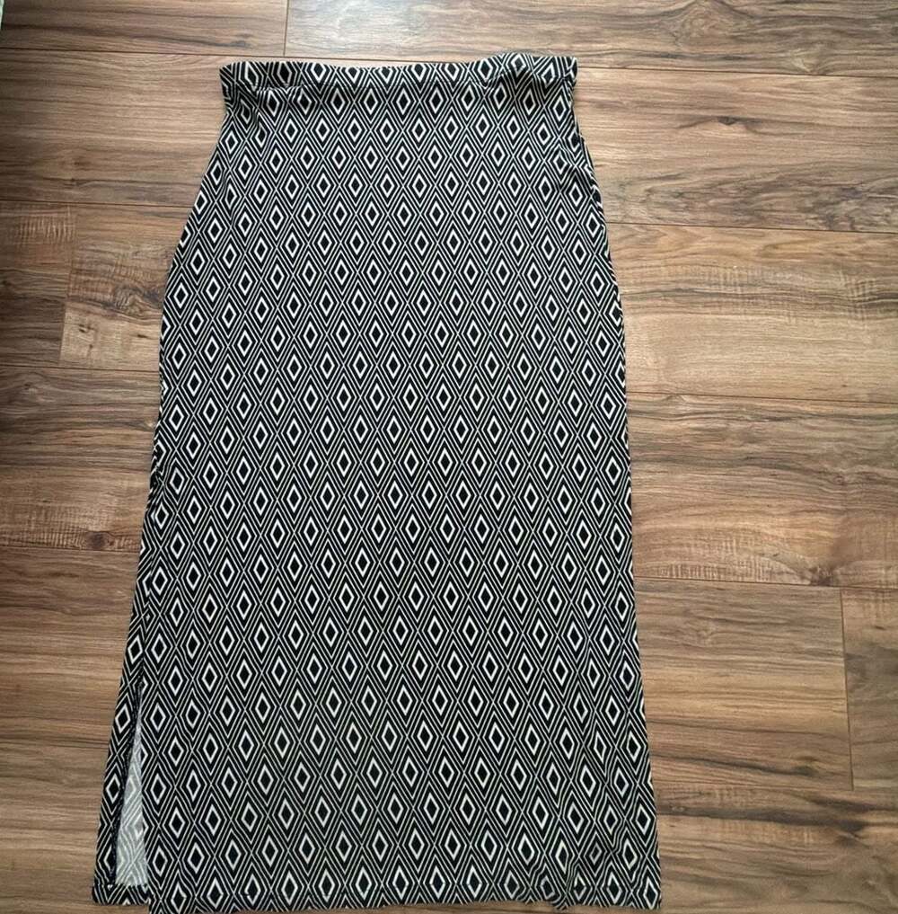 Michael Kors Black and White Geometric Diamond Print Maxi Skirt